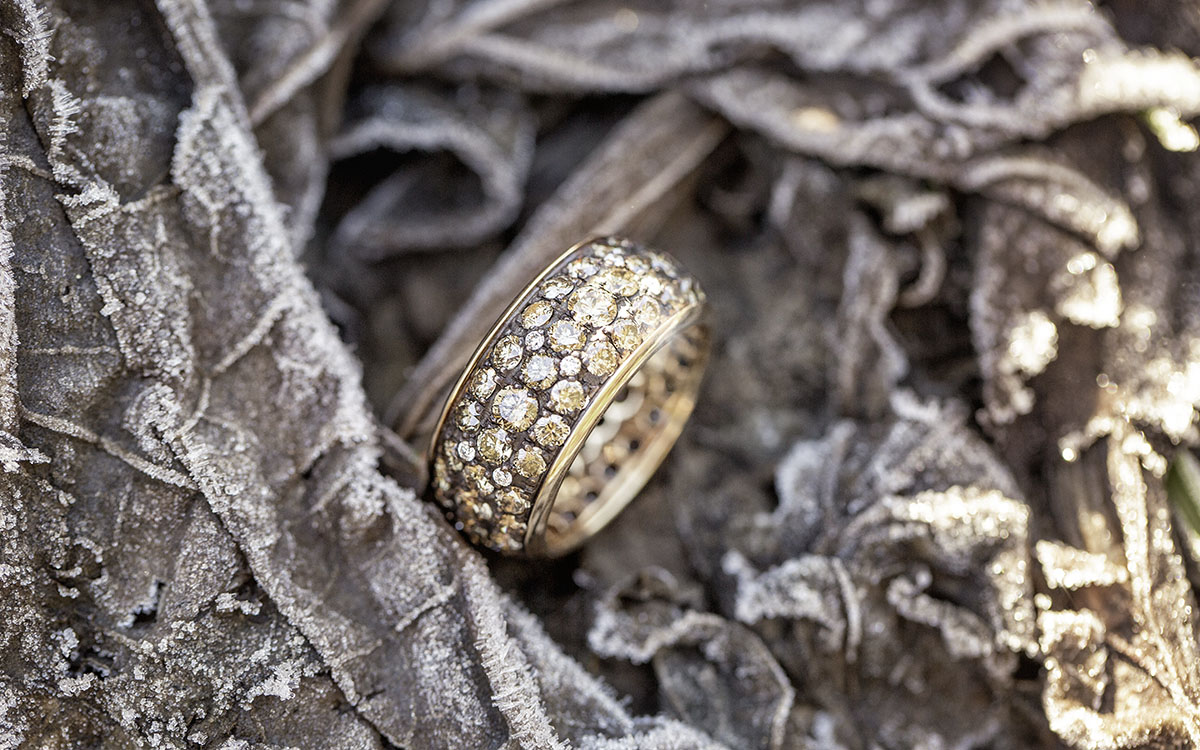 Close-Aufnahme eines Rings aus dem LEHNSTEIN-Imagefilm über Uli Milz Juwelenbaukunst