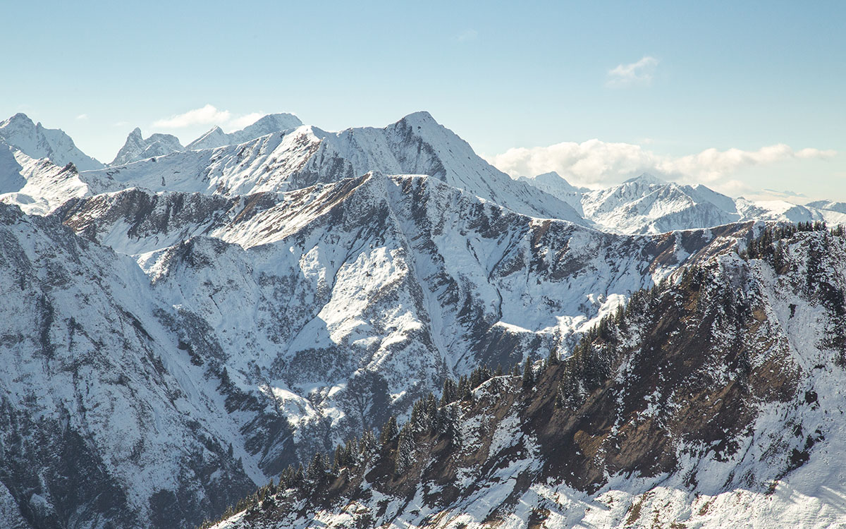 Ein beeindruckendes Bergpanorama aus dem Imagefilm über Uli Milz Juwelenbaukunst von LEHNSTEIN